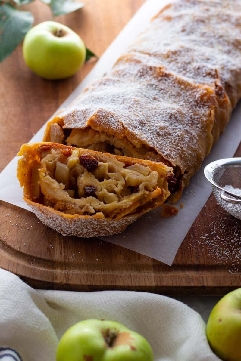 Apfelstrudel (Apple Strudel)