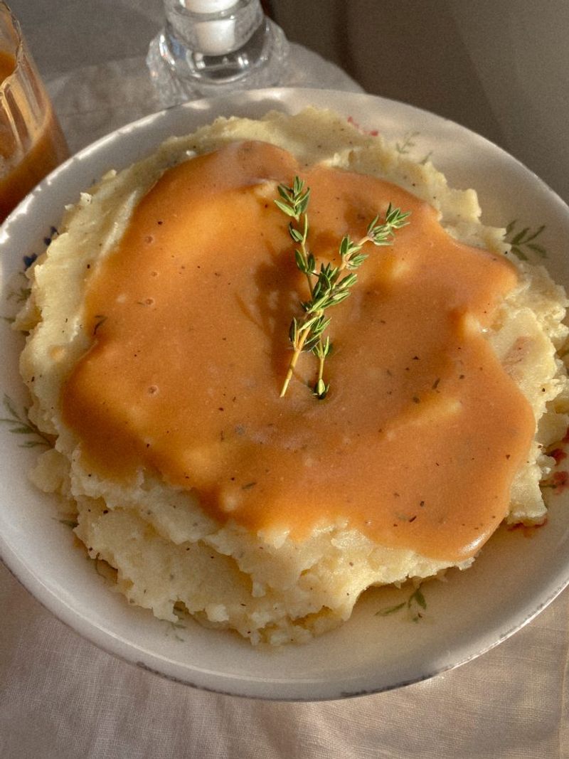 Mashed Potatoes with Gravy