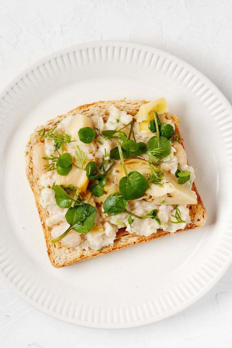 Whole Grain Toast with Mashed White Beans and Lemon