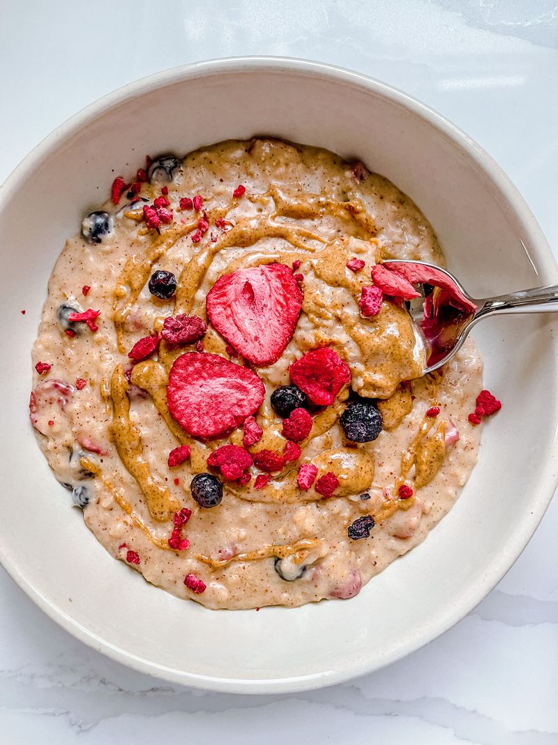 Instant Oats with Berries and Nut Butter