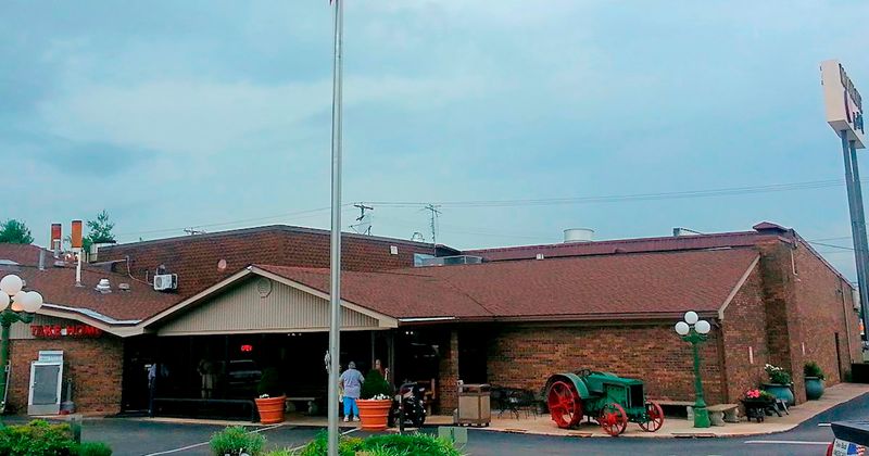Moonlite Bar-B-Q Inn – Owensboro, KY