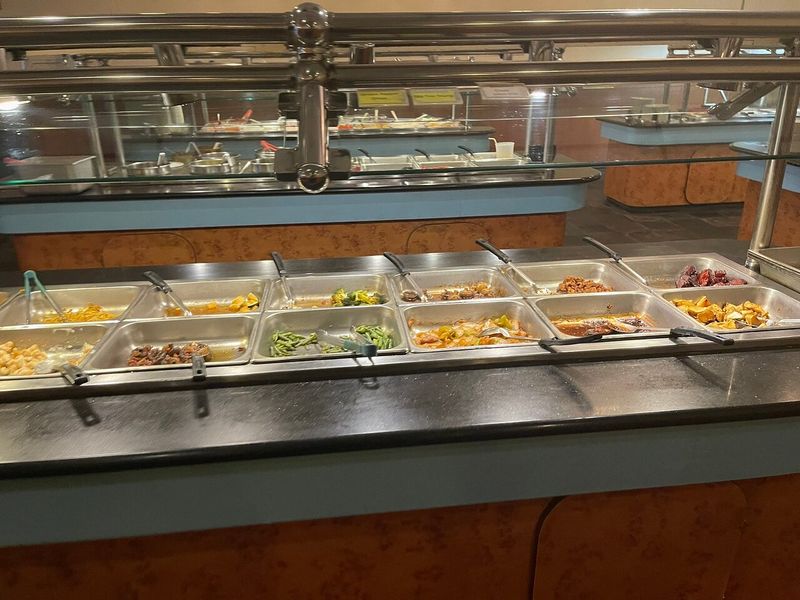 Pre-Made Buffet That’s Always Lukewarm
