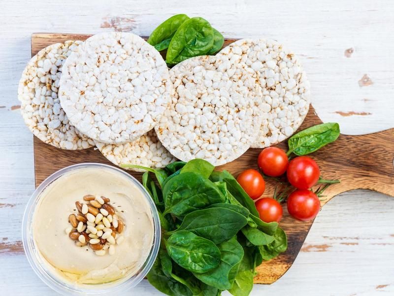 Rice Cakes with Hummus