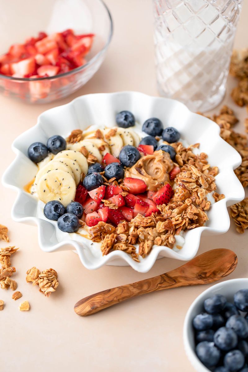Low-Fat Yogurt with Granola