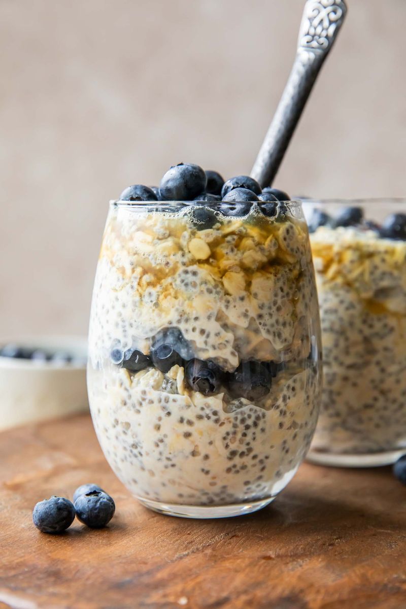Overnight Oats with Chia Seeds and Berries