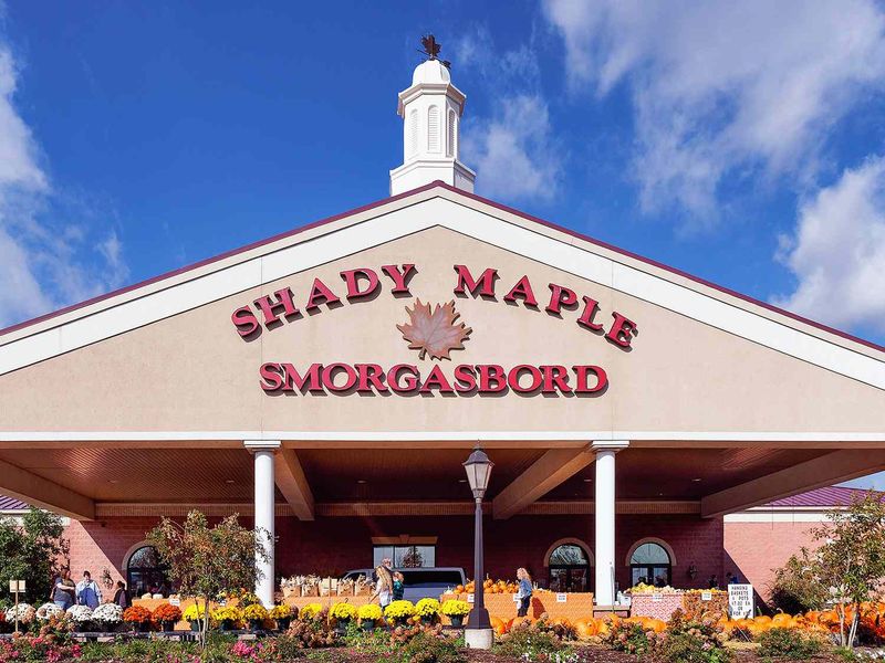 Shady Maple Smorgasbord – East Earl, PA