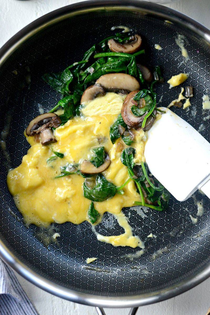 Egg and Veggie Breakfast Scramble
