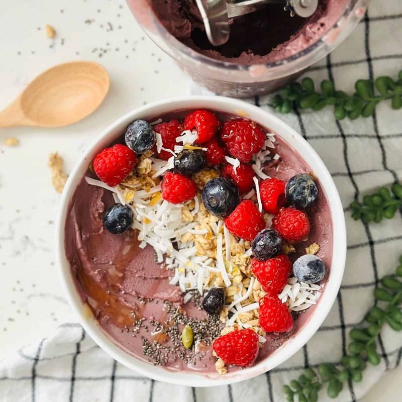 Blackberry Chocolate Smoothie Bowl