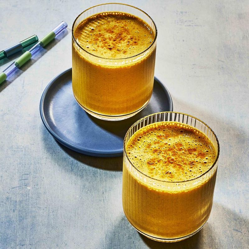 Ginger Turmeric Smoothie with Gingerbread Cake