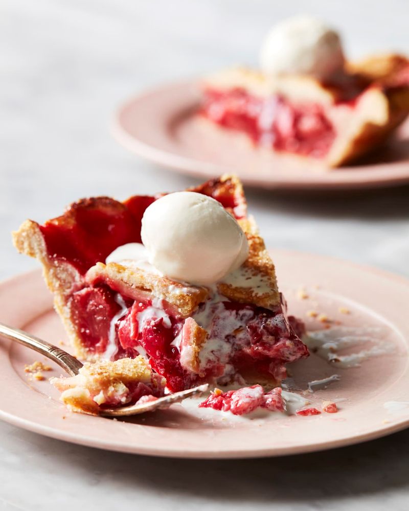 Classic Strawberry Rhubarb Pie