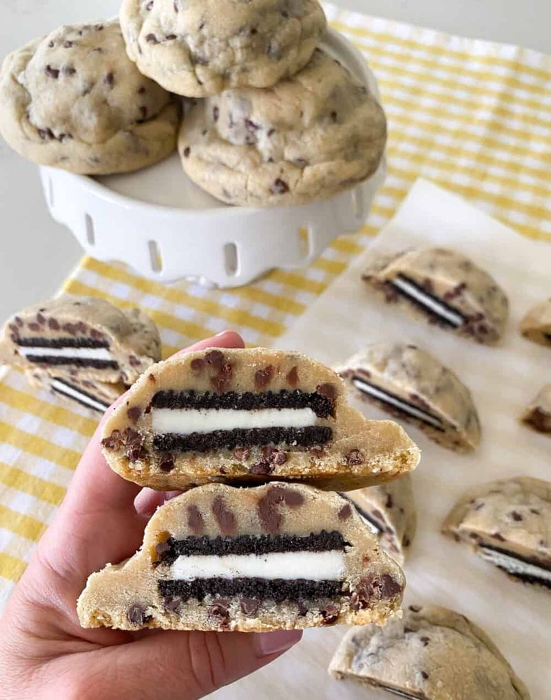 Triple-Chocolate-Chip-Stuffed-Oreo-Marshmallow Bombs