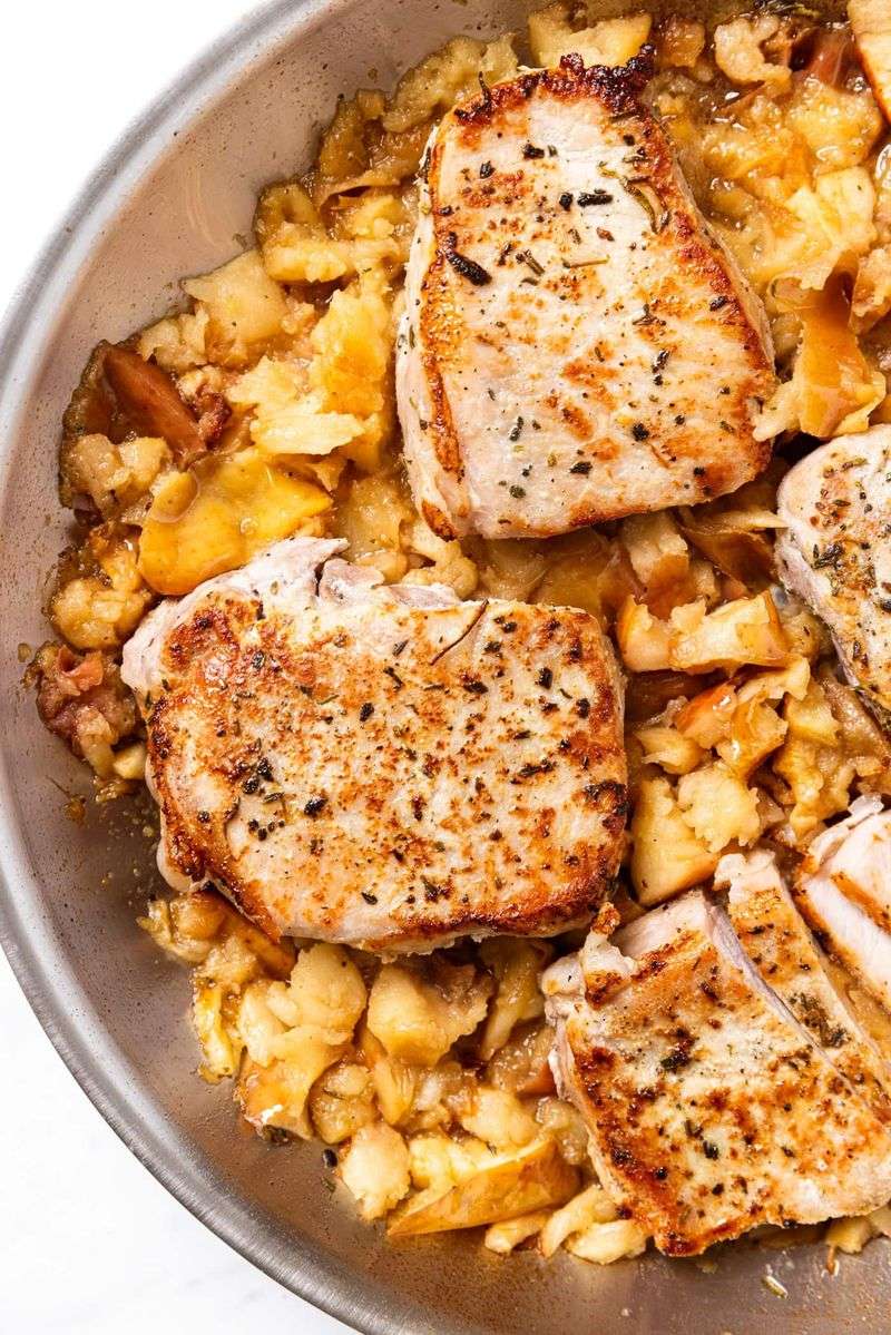Applesauce-Stuffed Pork Chops