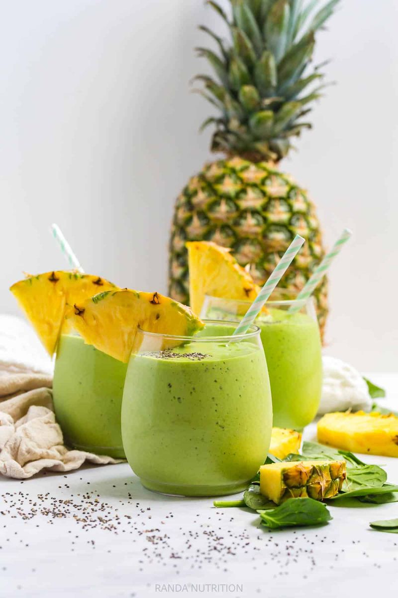 Green Smoothie with Pineapple and Spinach
