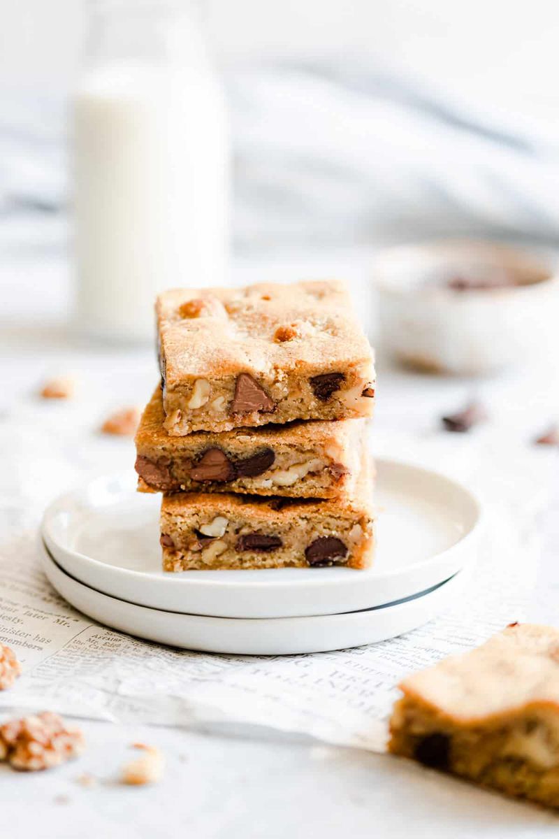 Walnut Blondies