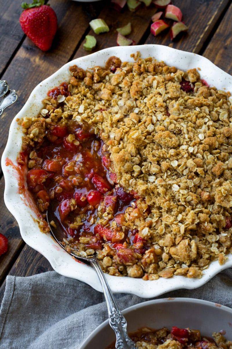 Strawberry Rhubarb Crumble