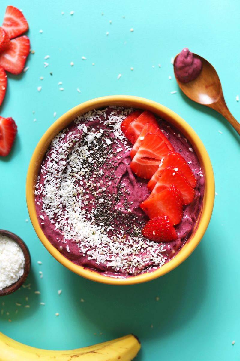 Smoothie Bowl with Gluten-Free Toppings