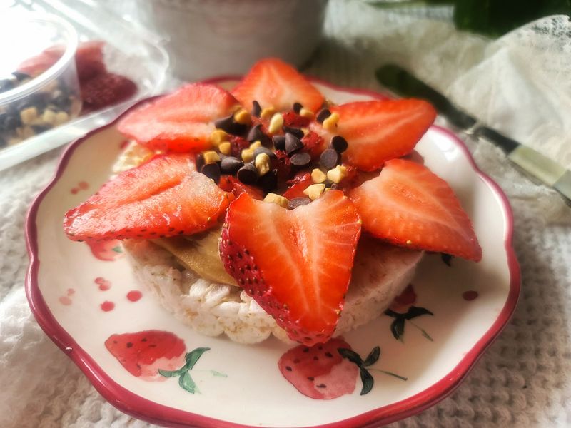 Rice Cakes with Nut Butter