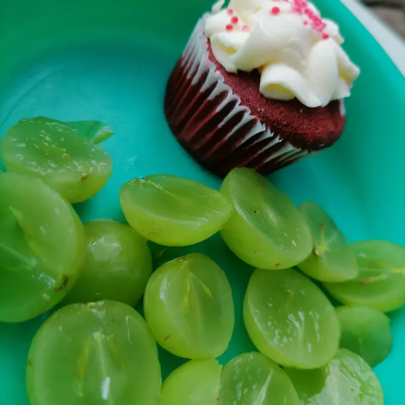 Sliced Grapes (lengthwise)