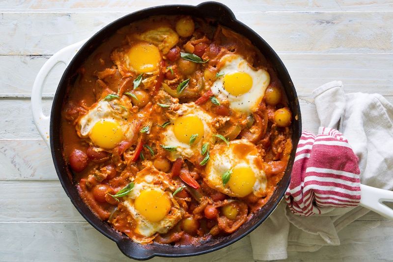 Shakshuka (Eggs in Spicy Tomato Sauce)