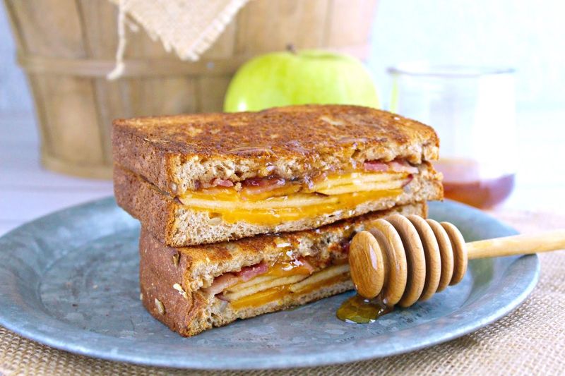 Cheddar Apple Grilled Cheese