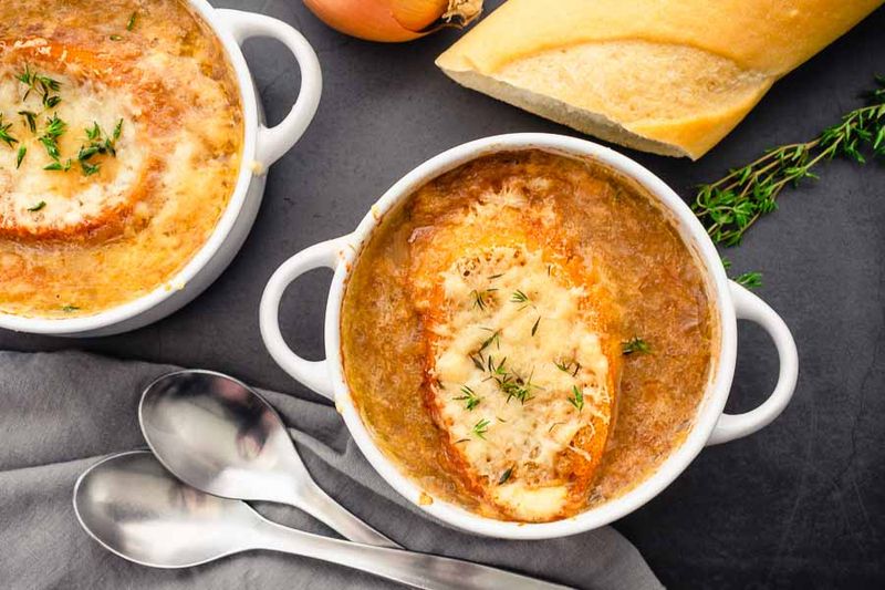 French Onion Soup (Soupe à l’Oignon Gratinée)