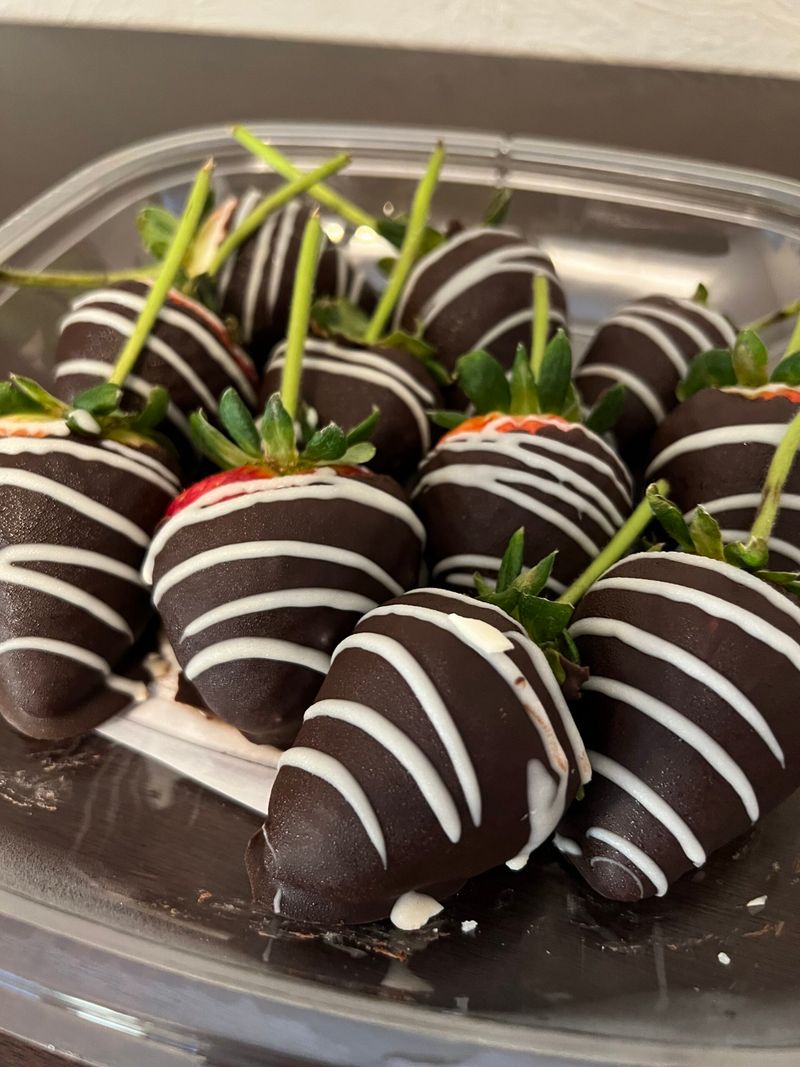 Chocolate Covered Strawberries (Seasonal)