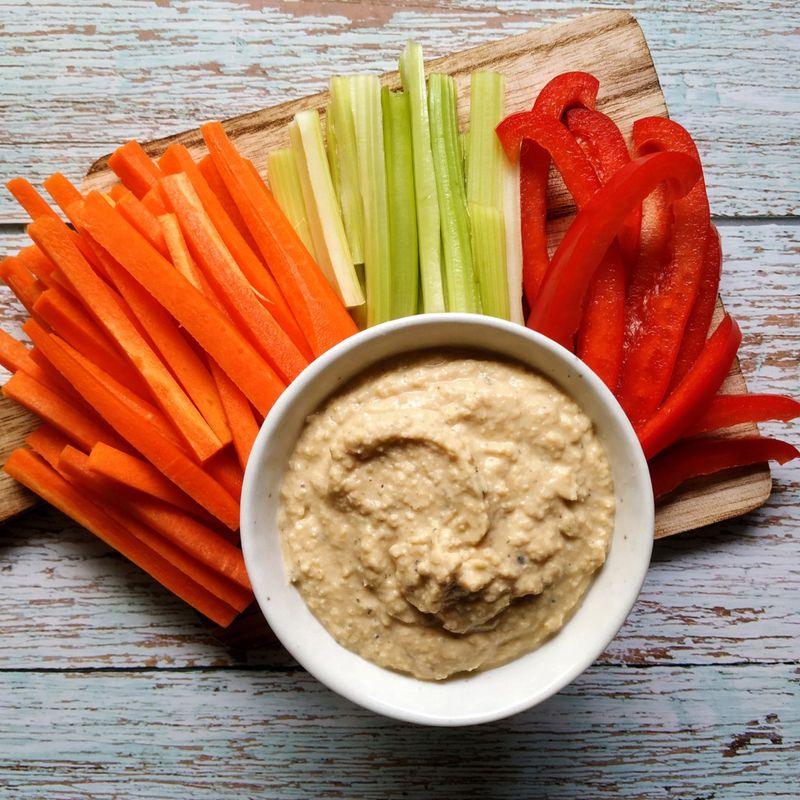 Hummus with Carrot or Bell Pepper Strips