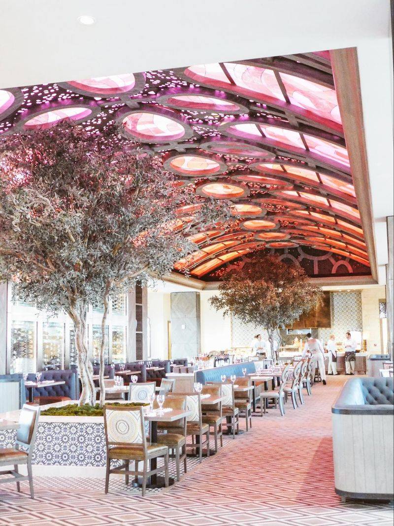 Use Resort Dining to Escape the Crowds