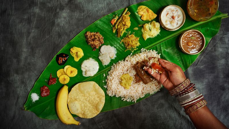 Using your left hand to eat in India or the Middle East