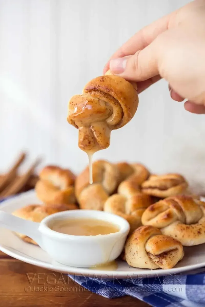 Cinnamon Roll Dip