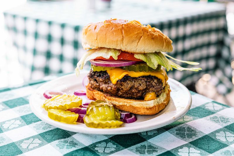J.G. Melon Cheeseburger – New York City, USA