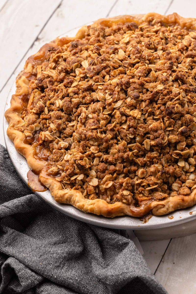 Apple Crumb Pie with Oats and Pecans