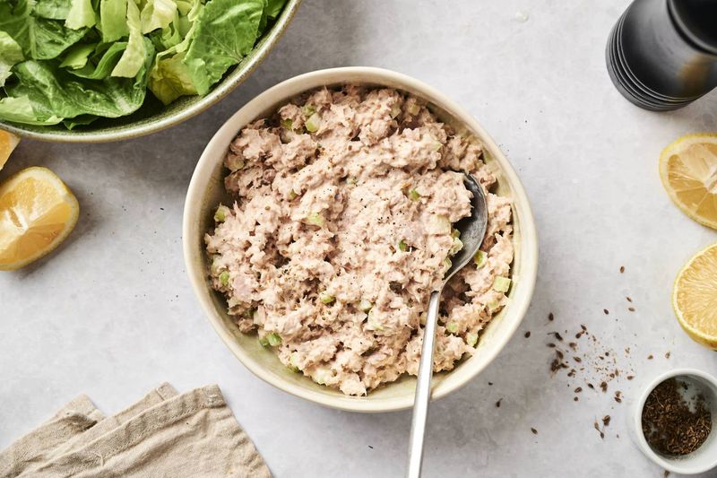 Canned Tuna and Lettuce Salad