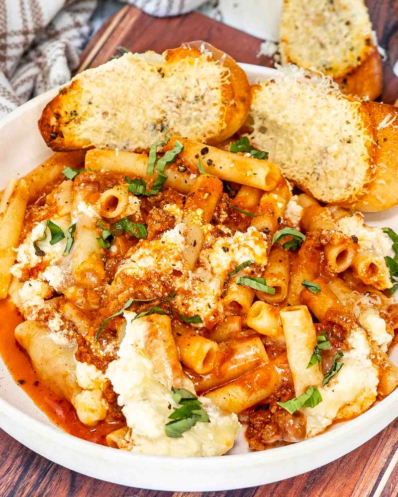 Baked Ziti with Garlic Bread