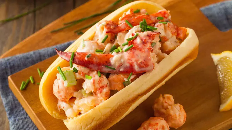 Maine – Lobster Roll (at Tourist Prices)