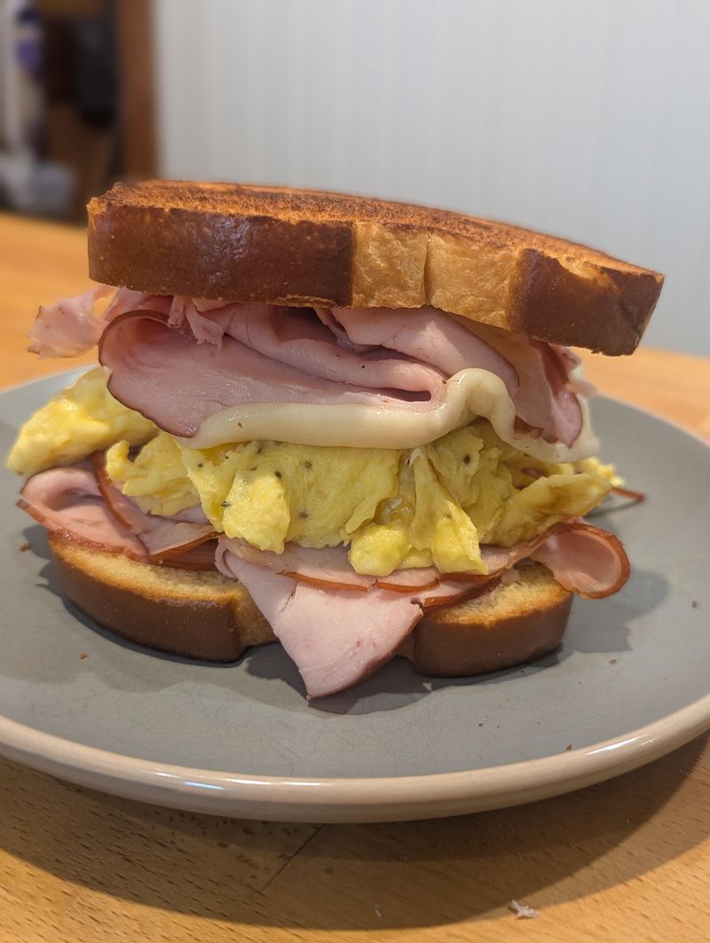 Missouri – Toasted Ham and Provel Cheese Sandwich with Scrambled Egg