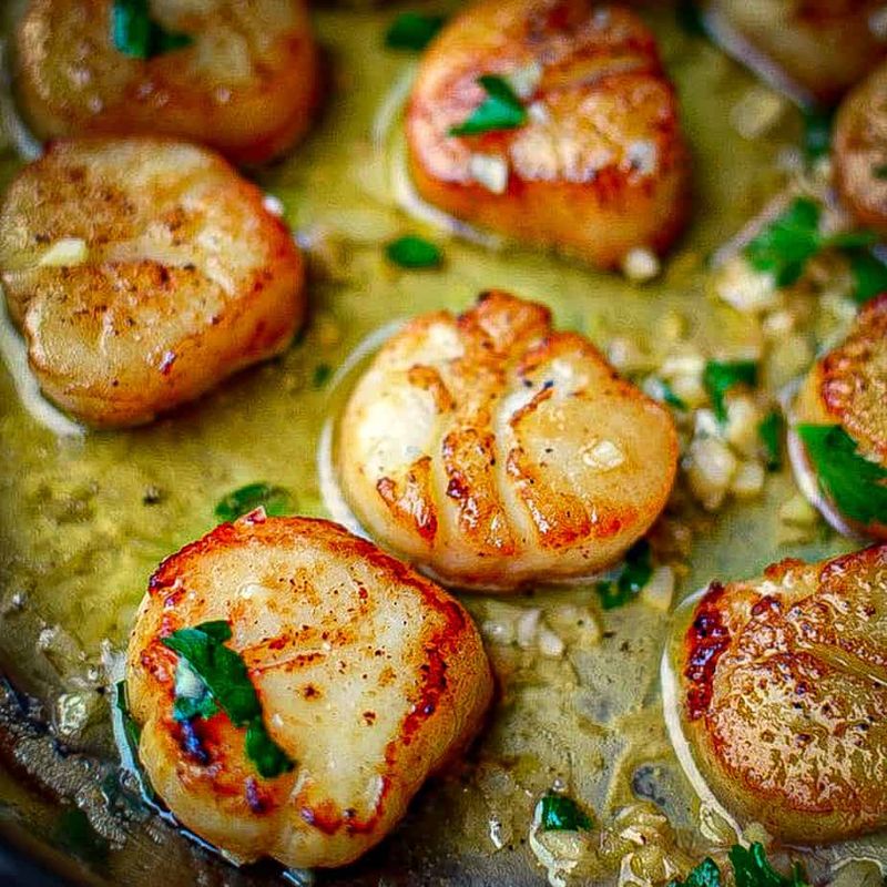 Seared Scallops with Garlic Butter