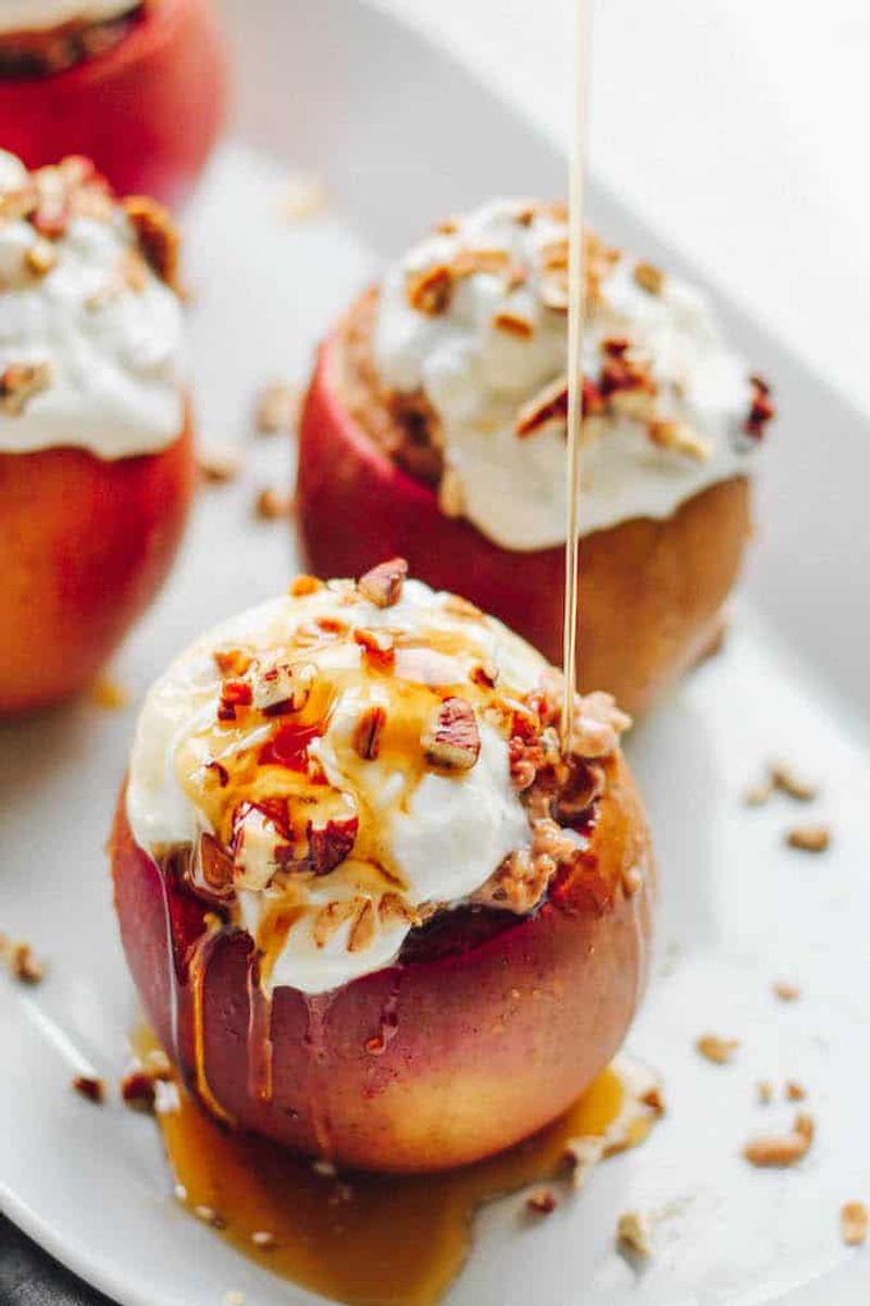 Baked Apples with Oats and Cinnamon