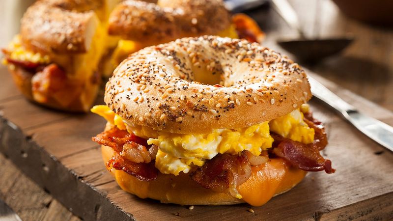 Utah – Bagel Sandwich with Bacon, Fried Egg, Spinach, and Avocado Spread