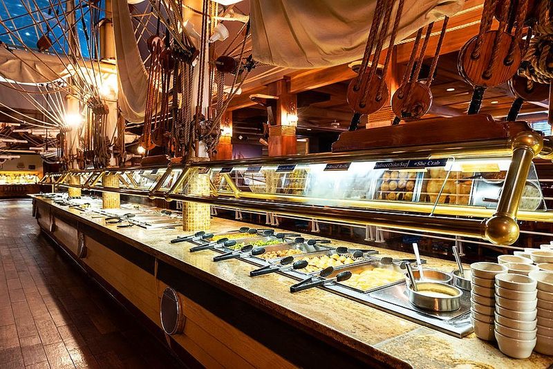 Captain George’s Seafood Restaurant – Virginia Beach, VA
