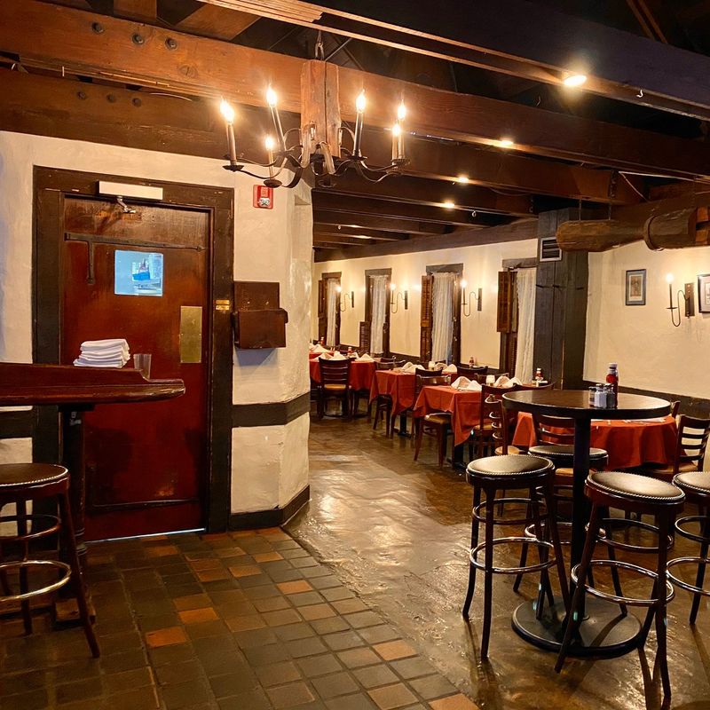 Warren Tavern