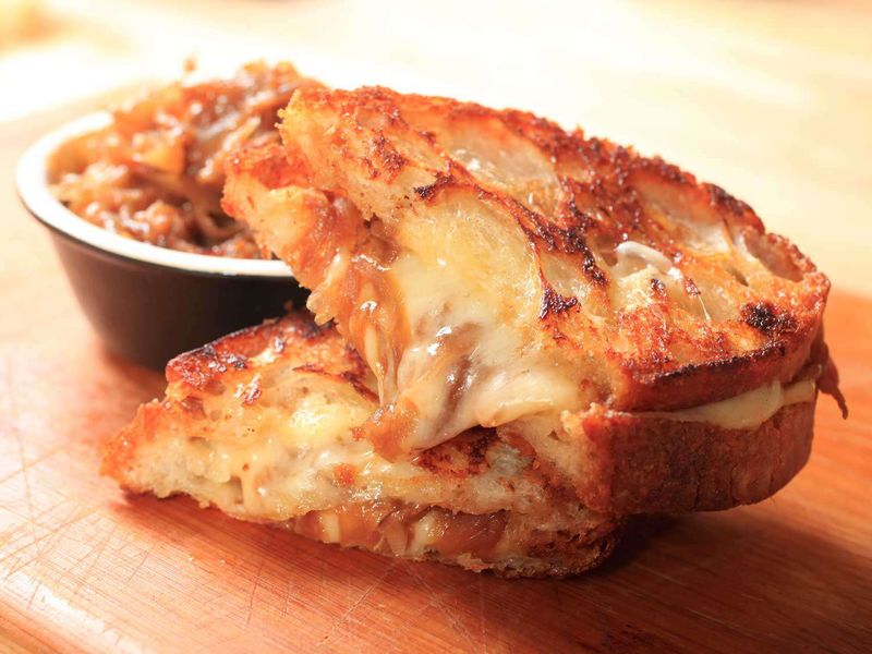 New York – Gruyère & Caramelized Onion on Rye