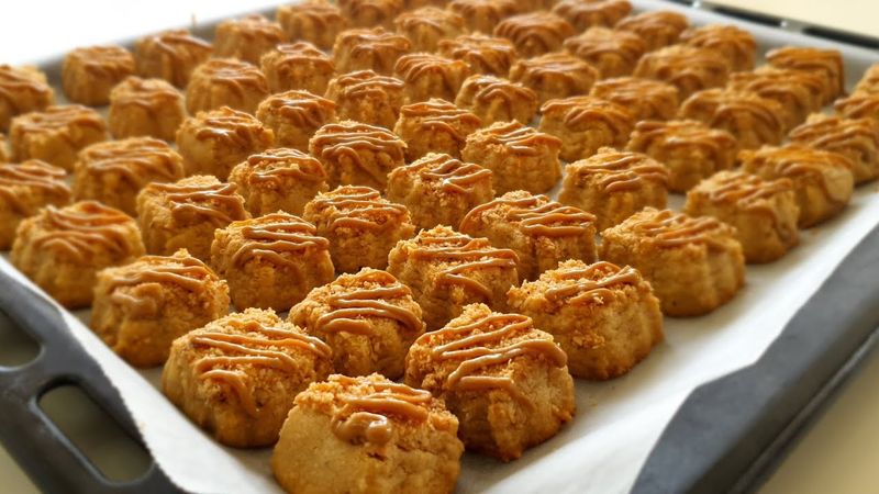 Pekmezli Tahinli Kurabiye (Molasses Tahini Cookies)