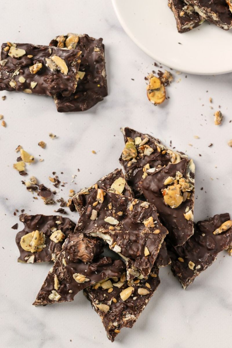 Low-Carb Chocolate Bark with Stevia-Sweetened Chocolate Chips