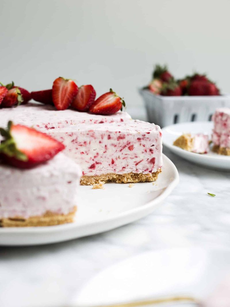 No-Bake Strawberry Icebox Pie