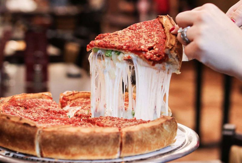 Chicago, IL – Deep-Dish Pizza