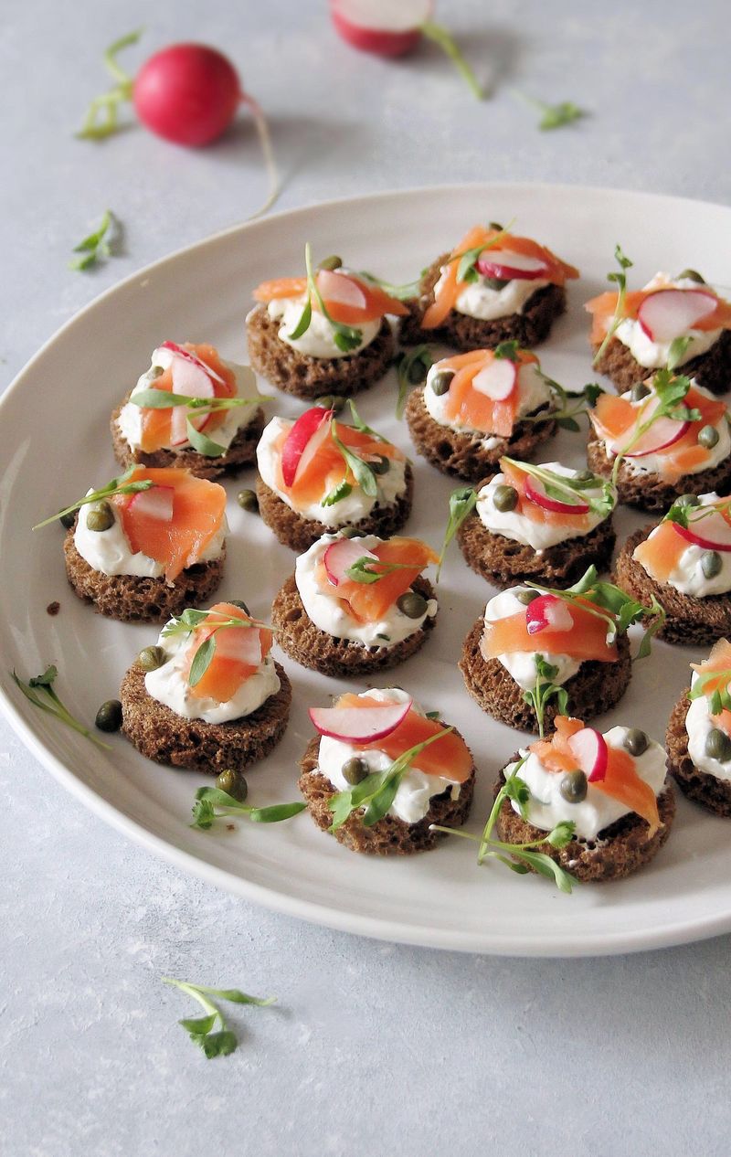 Smoked Salmon & Cream Cheese Rounds