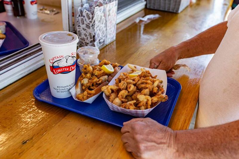 Connecticut: Captain Scott's Lobster Dock (New London) – Fried Fish Sandwich