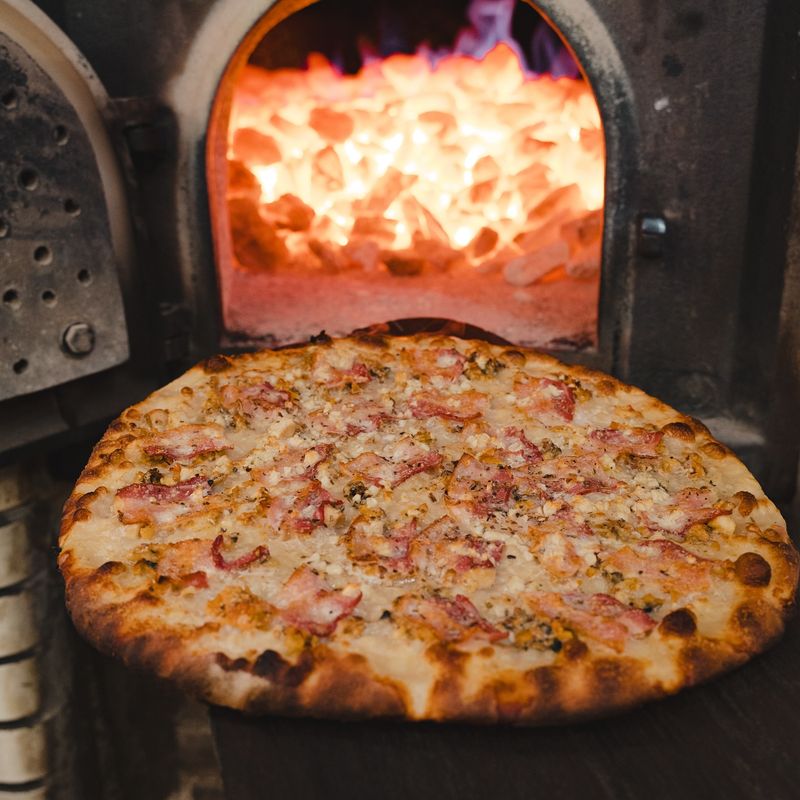Connecticut – Bacon Pizza at Frank Pepe Pizzeria Napoletana (New Haven)