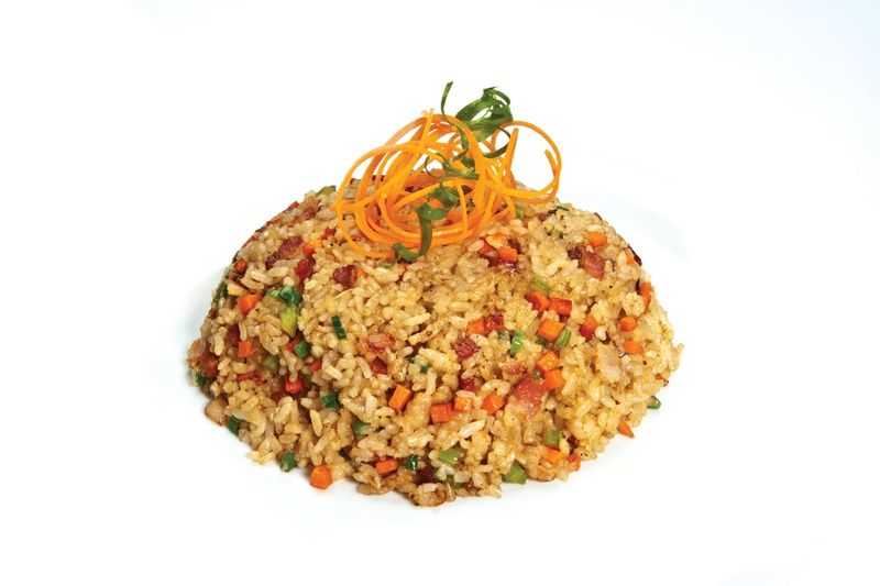 Hawaii – Pineapple Bacon Fried Rice at Helena’s Hawaiian Food (Honolulu)
